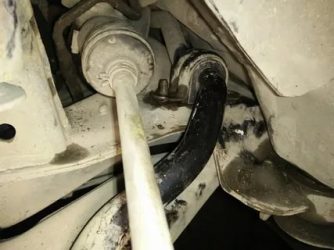 Сколько втулок переднего стабилизатора в машине?