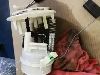 Топливный фильтр на пежо 308 где стоит?