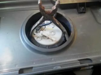 Топливный фильтр на пежо 308 где стоит?