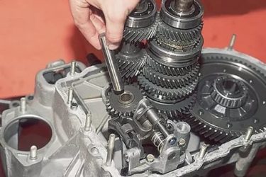 Воет коробка передач на калине что делать?