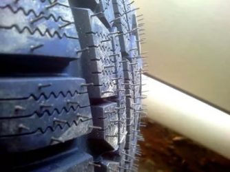 Вылетели шипы на зимней резине что делать?