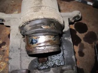 Закис тормозной поршень что делать?