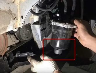 Замена топливного фильтра на дизельном дастере